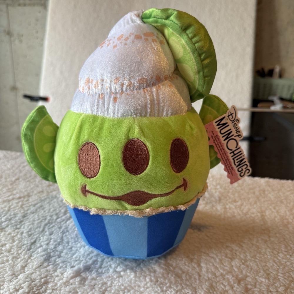 LARGE Disney Munchlings Single Serve Plush Rare‎ Alien Key Lime Cupcake Scented
